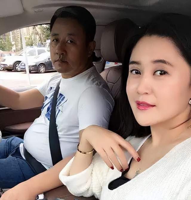 王小宝:与前妻离婚后,再娶小19岁的吴琼,今57岁一儿一女乐开怀