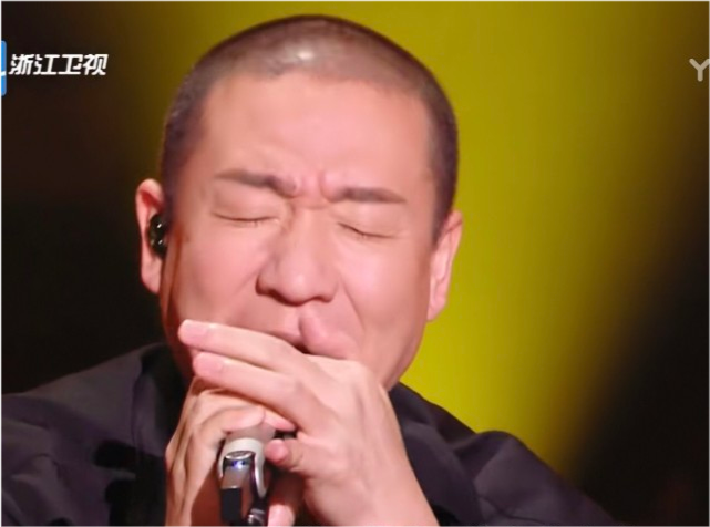 胡海泉和梁龙组队唱毛不易的无名的人台下的人哭了一片