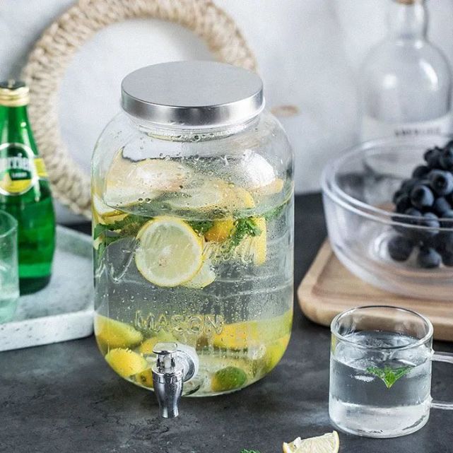 雪碧桶操作简单,颜值高,喝起来甜甜的,受到很多年轻人喜欢,但这样喝法