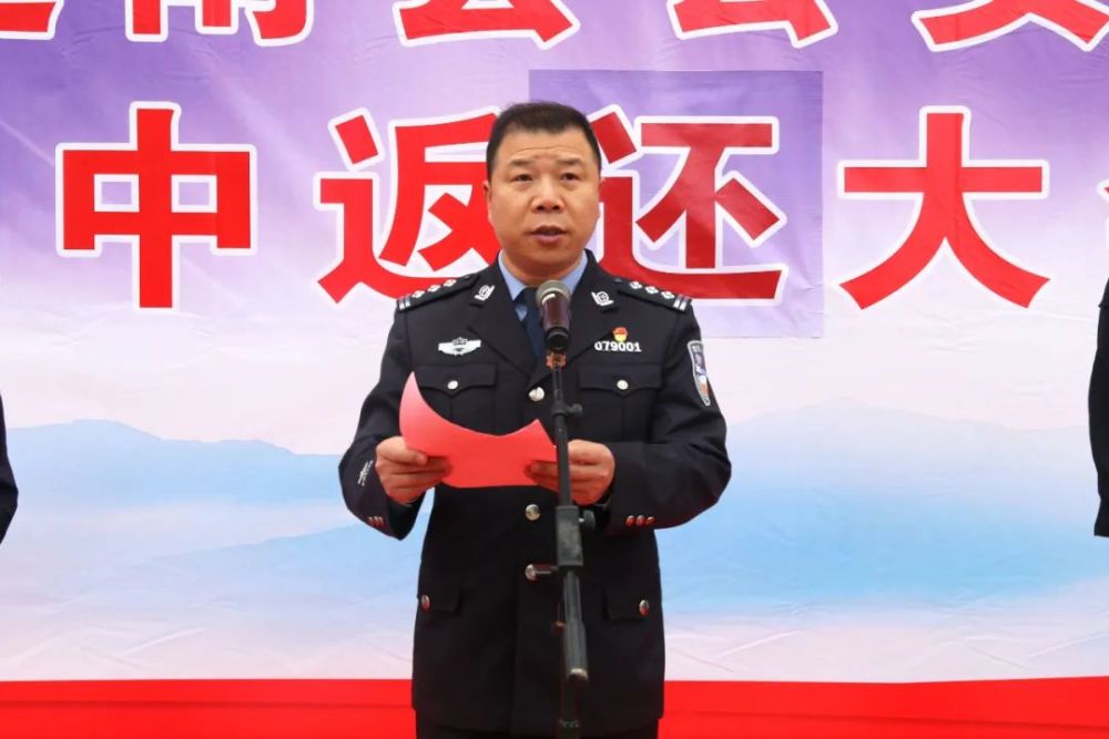 定南县公安局在御府一号广场(宏昌超市对面)4月2日上午提升群众安全感