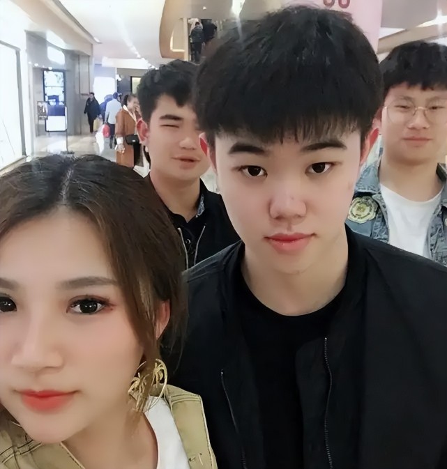 韩涵复盘吵架事件,指出1分57秒不可能升4级,推翻久诚摆烂理由