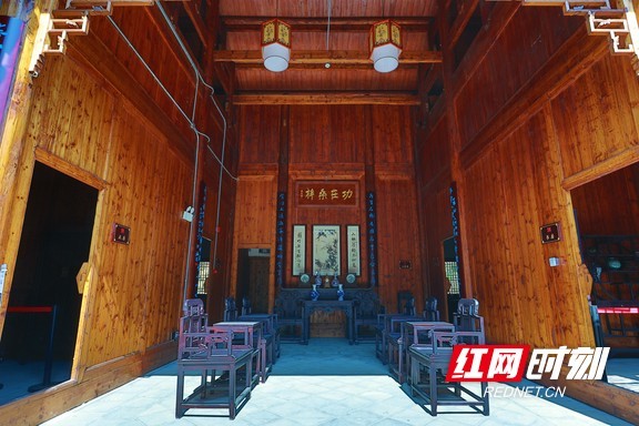 胡林翼故居内景.胡林翼雕像.胡林翼故居内景充满了厚重的历史底蕴.