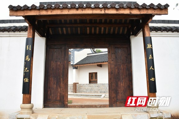 胡林翼故居内景.胡林翼雕像.胡林翼故居内景充满了厚重的历史底蕴.