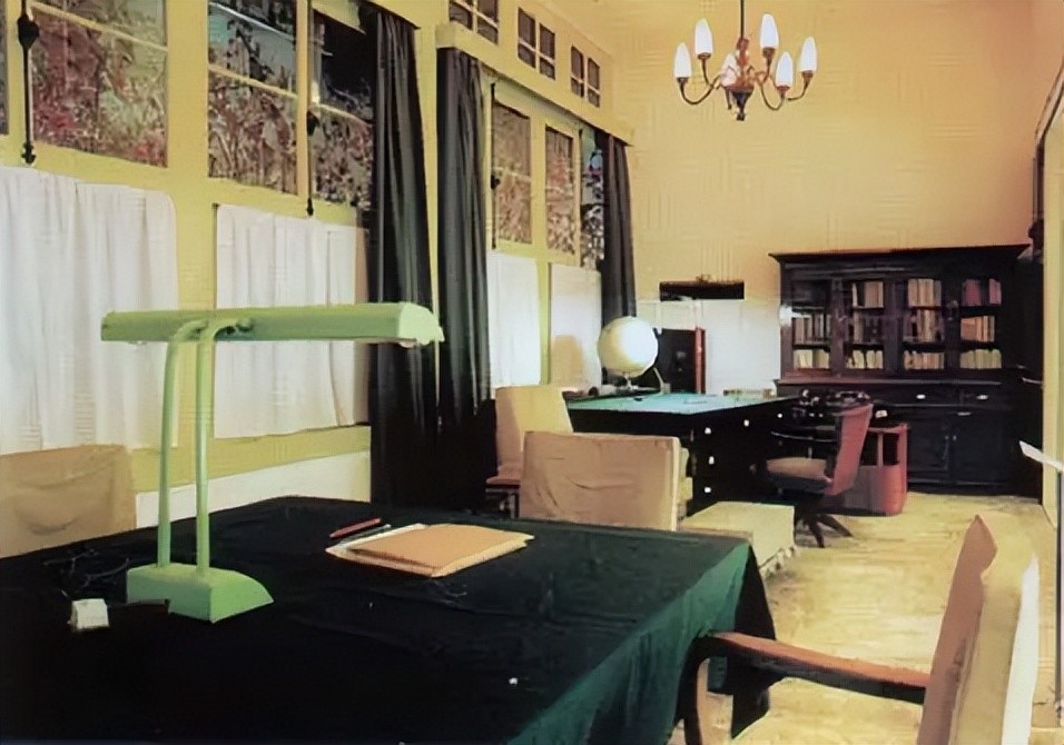 周总理为什么搬离西花厅愤而不回?为何在国务院两次自我检讨?