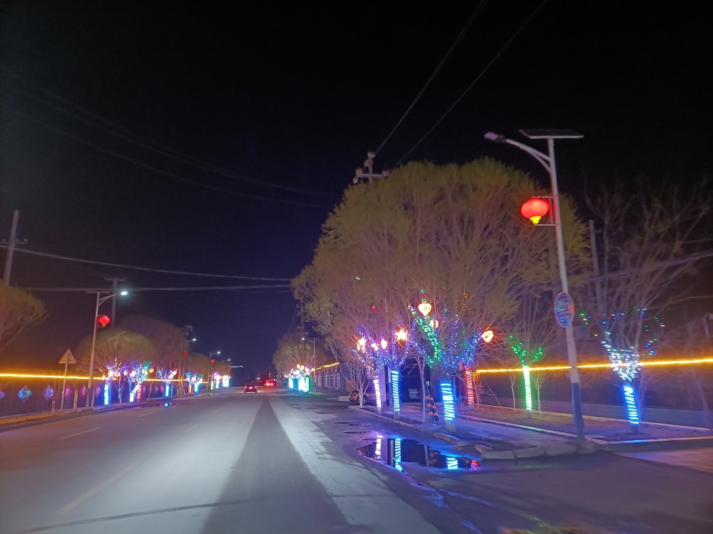 阿瓦提乡美化亮化乡村激活夜间经济