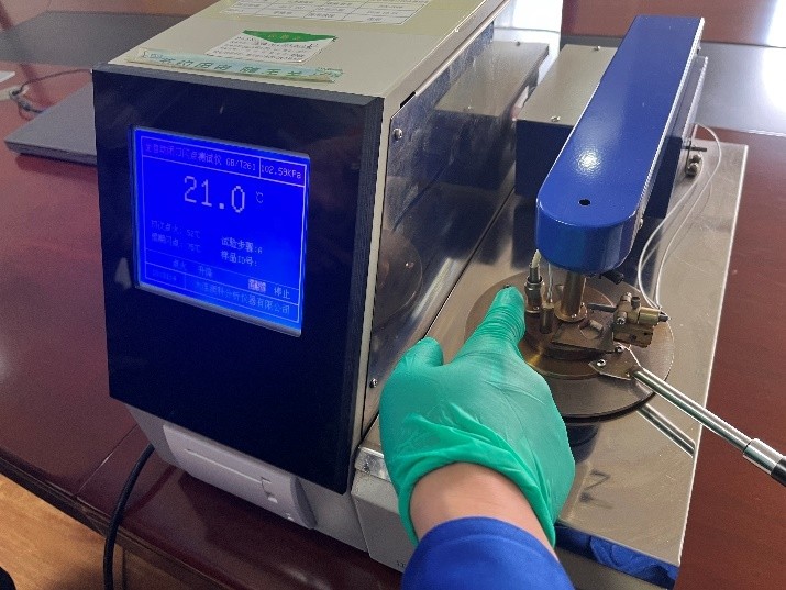 油品质量全程可溯源中国石化湖北武汉石油开展油品质量安全检测