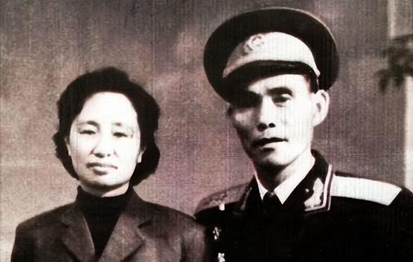 邓华被批判并下放四川,唯一一位敢登门拜访的高级将领是谁?