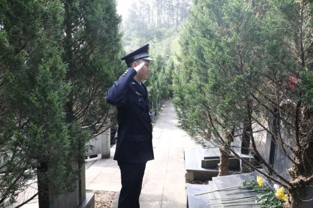 缅怀.奋进"祭奠杨强烈士仪式