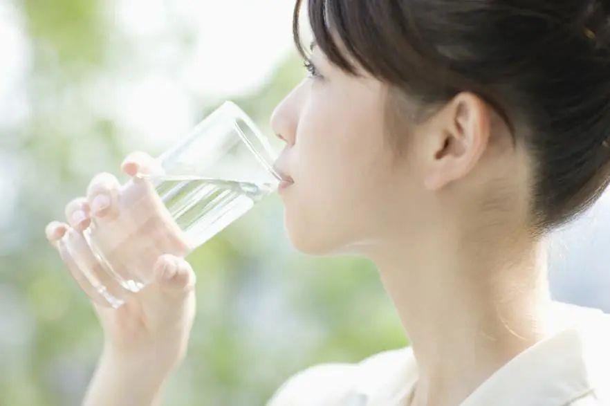 每天要喝多少水？喝什么水最健康？