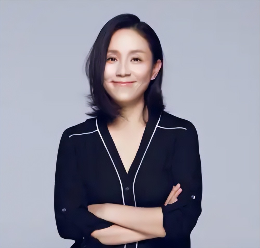 哇唧唧哇年会龙丹妮热舞被李宇春调侃艺无止境遭粉丝吐槽