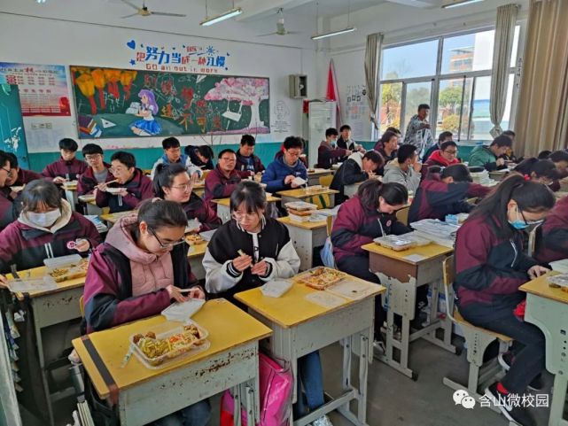 含山中学首先请看一段视频了解学生学习生活情况走进特殊时期含山校园