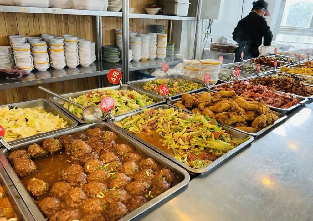 疫情下的二工大食堂,他们不辞辛劳,全力保障!_腾讯新闻