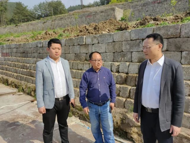 4月2日,开江县人民检察院党组书记,检察长谢长江到长岭镇开展常态化