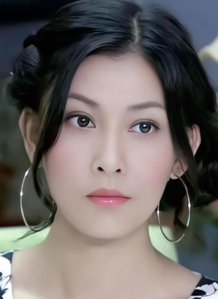 李彩桦激动发文感谢蔬菜礼包配合居家隔离直播代替工作