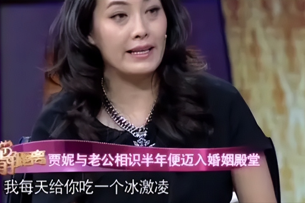 分手后,谢晓辛没过多久就找上了贾妮,在谢晓辛真挚猛烈的追求下,贾妮