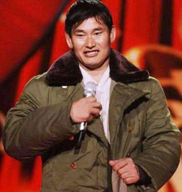 同样是星光大道冠军,为何大衣哥红红火火十几年,"杨光"却黯淡?