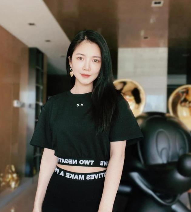 杜淳老婆为董又霖品牌宣传衣服质量被质疑网友她到底长啥样