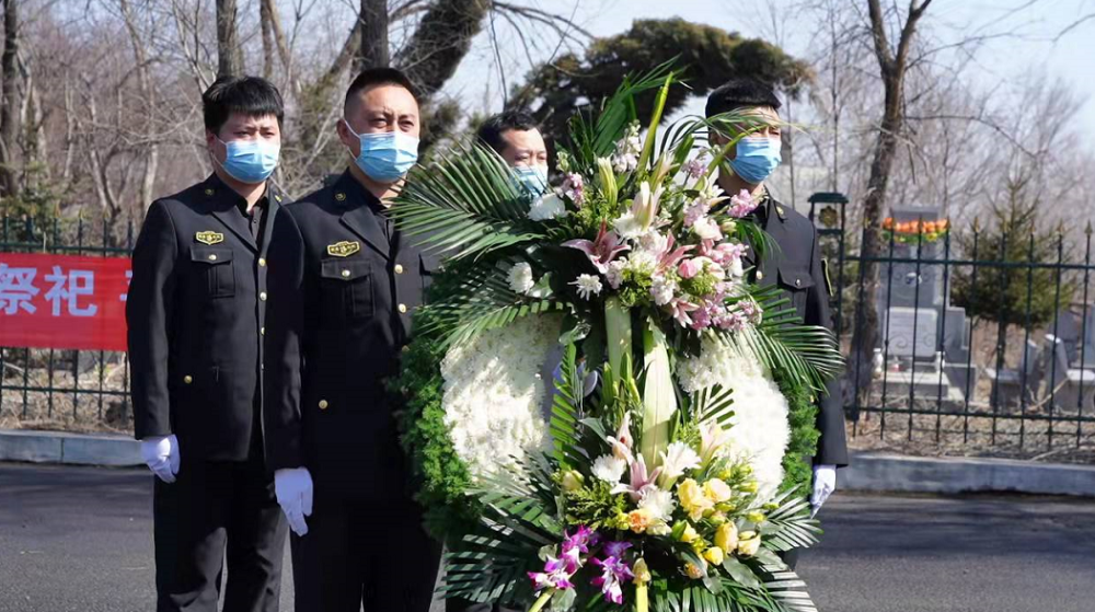哈尔滨市殡葬事务服务中心党委书记王玫介绍说,通过集体默哀,诵读祭文