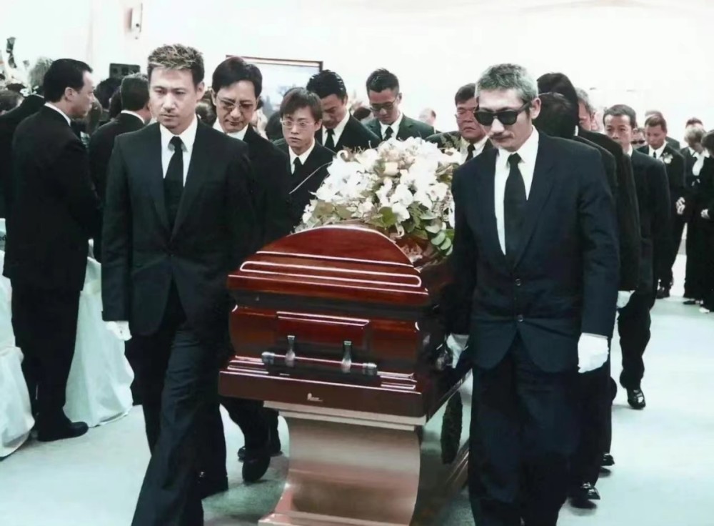 男士参加葬礼着装图片