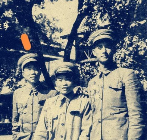 60军军长张明路途中受到歹徒挑衅将军说你有能耐就过来试一试