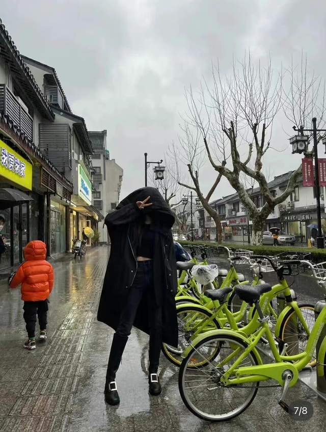 angelababy晒春日樱花随拍,网友评论:人比花美_腾讯新闻