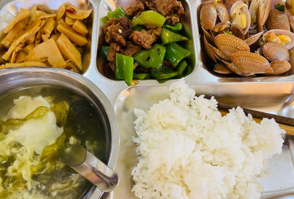 喵福建省机关单位食堂作为一名公职人员,每天基本都是吃饭堂,补贴后