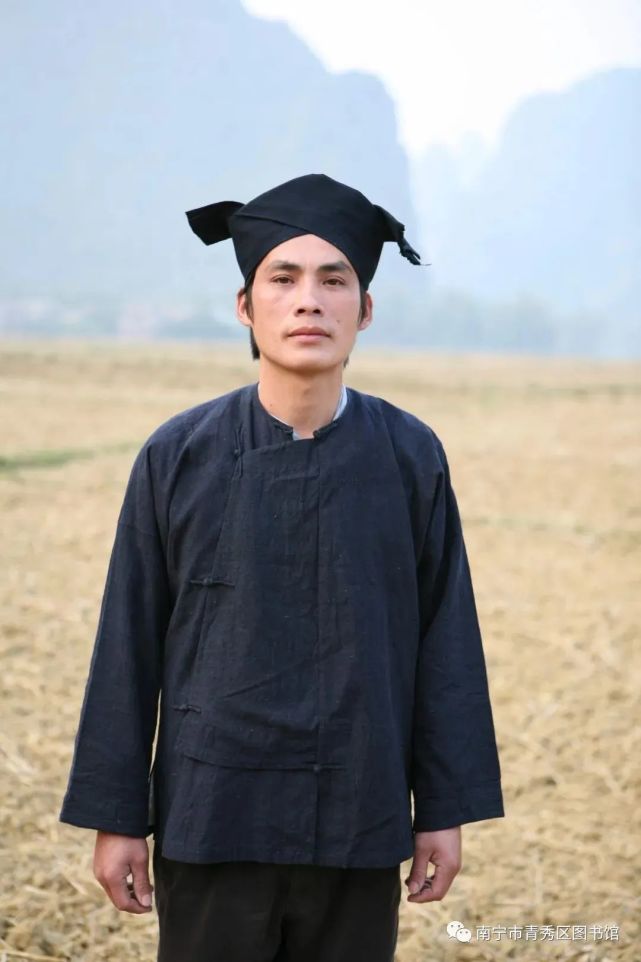 广西南丹县清代遗存的壮族服饰.