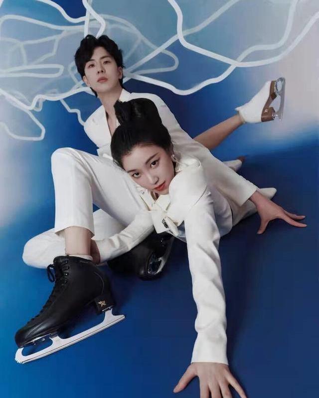 确定不是婚纱照吗张鑫宇王诗玥最新时尚大片每一张都足够亮眼