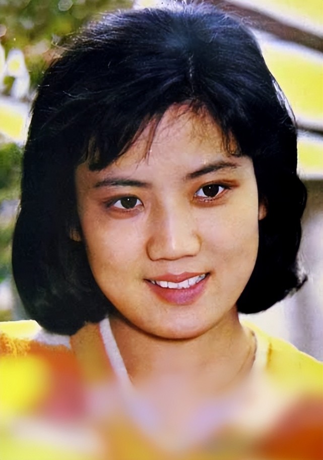 80年代当红影星李秀明40岁隐退下海经商现在人生状况如何