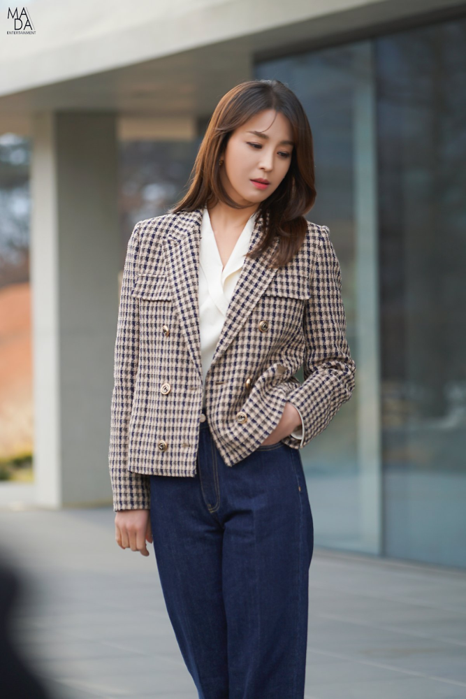 47岁韩高恩状态仍似少女行走的衣架子,不愧是韩剧冷艳贵妇专业户