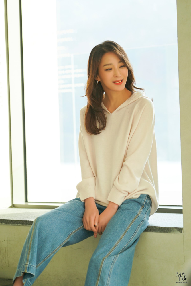 47岁韩高恩状态仍似少女行走的衣架子,不愧是韩剧冷艳贵妇专业户