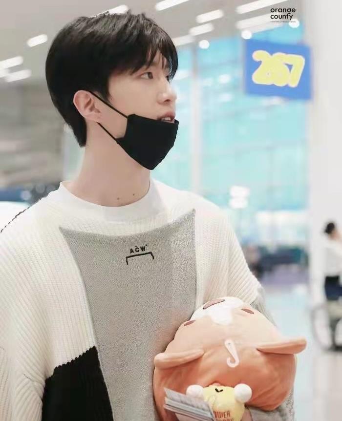 明星记得切小号范丞丞被公开处刑深夜刷搞笑直播成榜一大哥