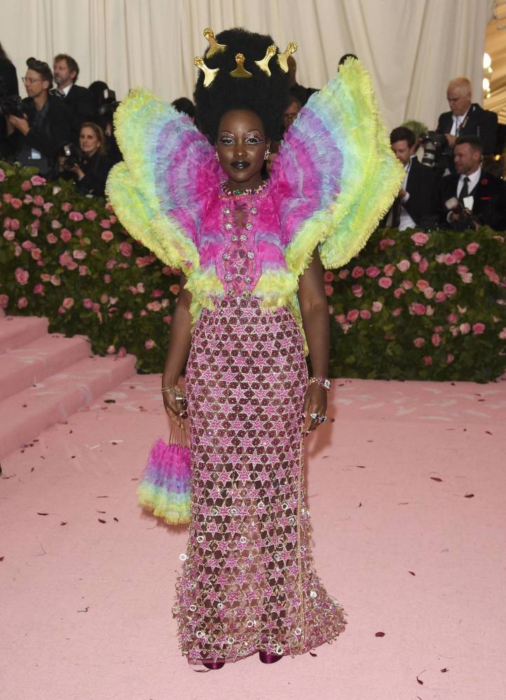 盘点明星走红毯的奇葩造型第1篇,哪款雷到你了?插图5