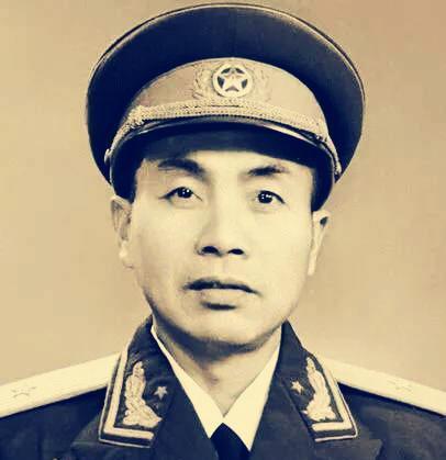 湖北省军区司令员韩东山看到歹徒非法设卡收费,将军掏枪开了几枪|韩东