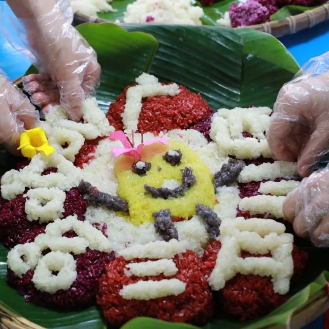 创意拼盘大集合"唱山歌""表白崇高"领五色糯米饭共展创意,共品美食