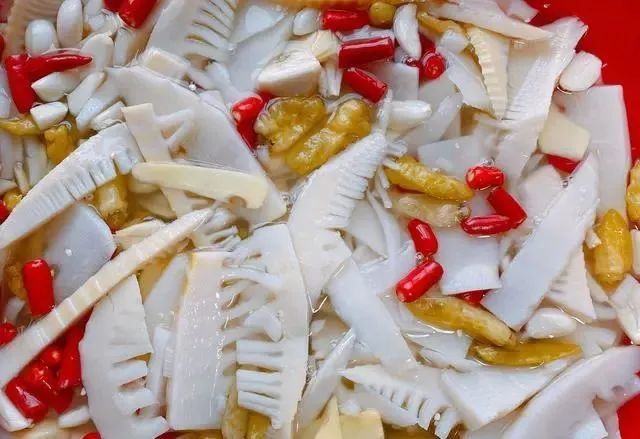 竹笋多到吃不完,试试这样做,酸辣爽口开胃,保存一年都不会坏