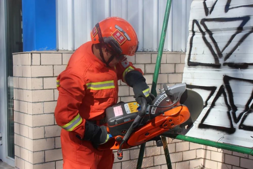 基层动态丨地震救援装备训练 打造应急救援专业队伍_腾讯新闻