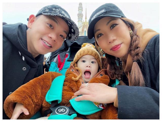 tvb小生林子善隔空晒老婆恩爱合影 庆祝夫妻俩结婚4周年_腾讯新闻