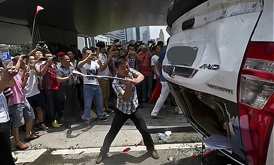 u型锁之痛21岁男子砸日系车主致其伤残坐牢10年终出狱