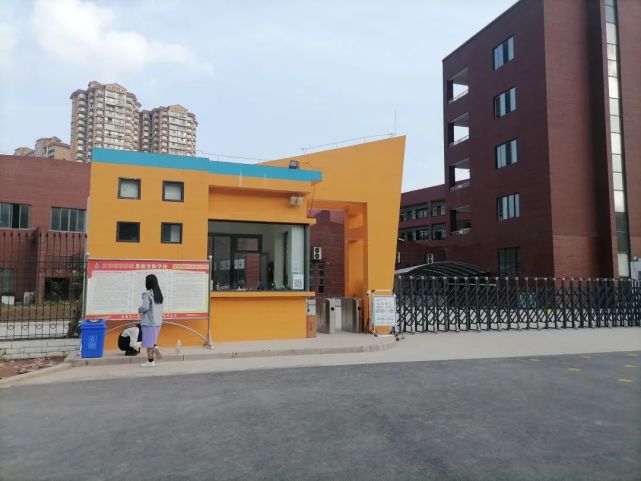 思源实验学校西门开放火花二小南湖中学项目建设