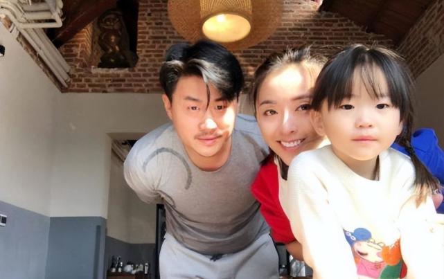 黄小蕾被大张伟拒绝后,闪婚嫁给富豪,却被迪士尼永久拉黑
