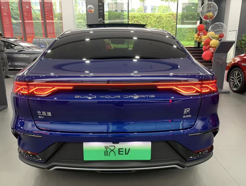 来了新款比亚迪汉ev到店中国结尾灯四活塞卡钳外观更抢眼