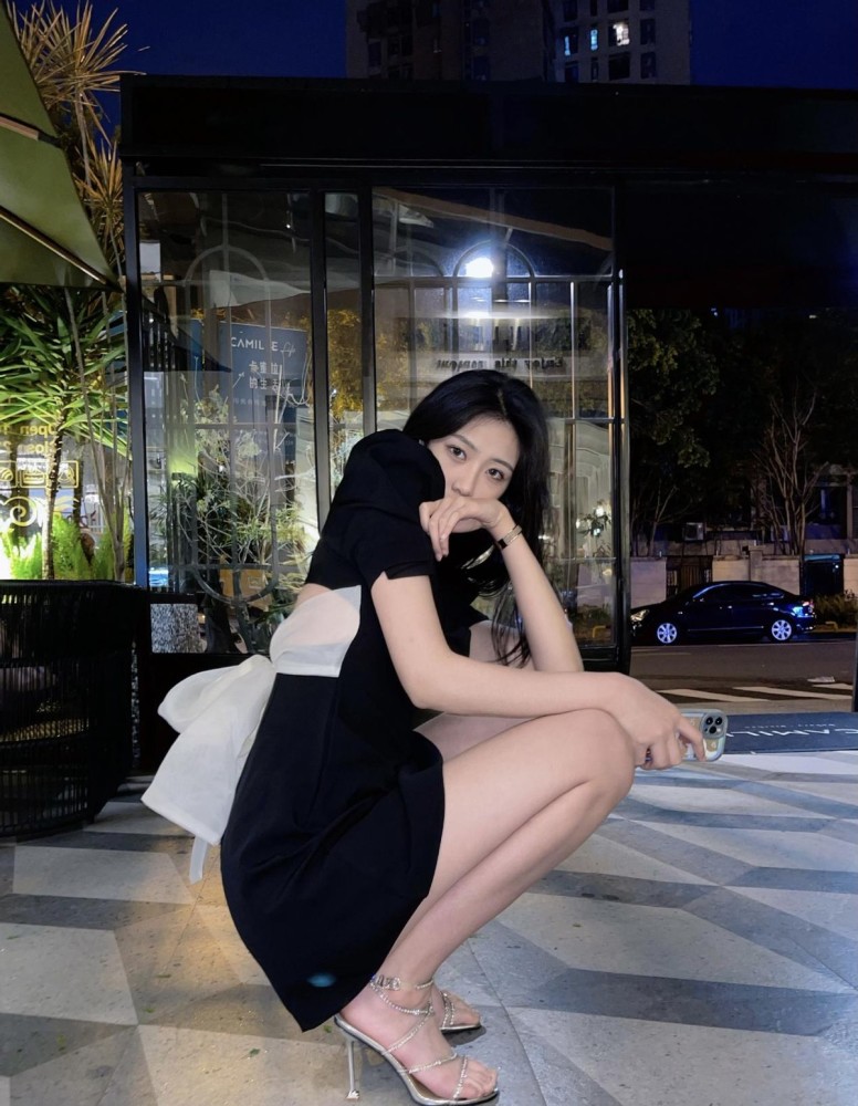 卓识近况:18岁身材火辣,篮坛第一美女,1米87大长腿,粉丝23万_腾讯新闻