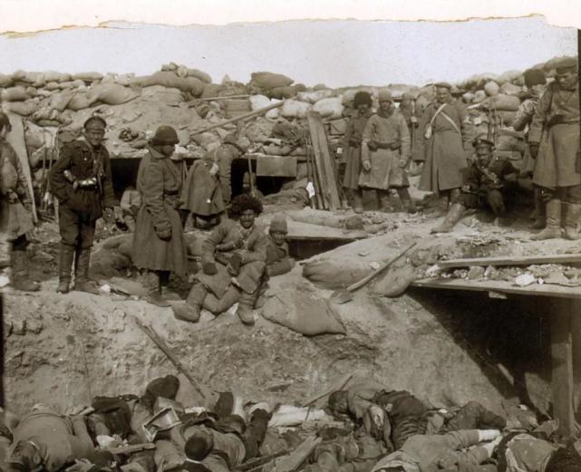 日俄战争照片图三俄军战壕内死亡惨重图十俄国人绞死日本间谍