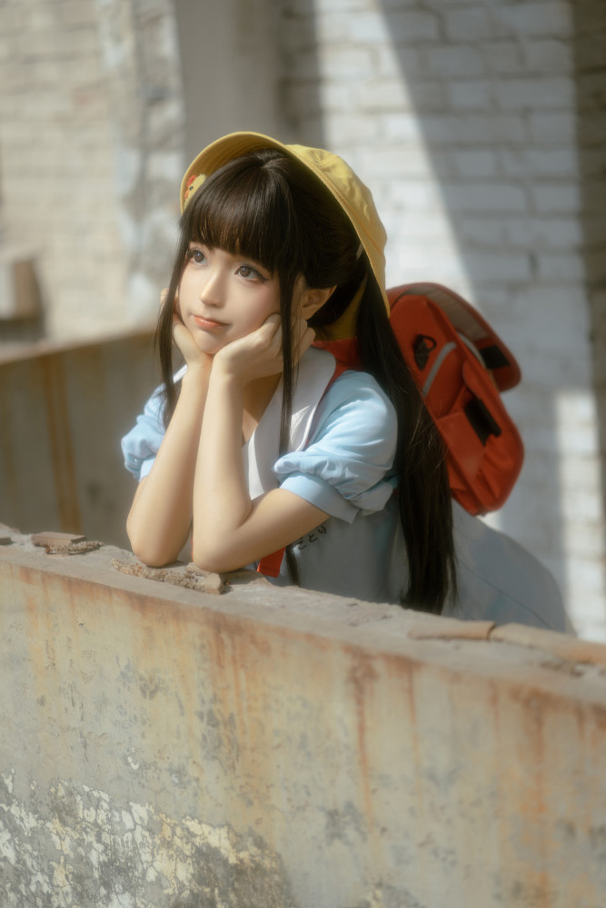 少女写真可爱小黄帽