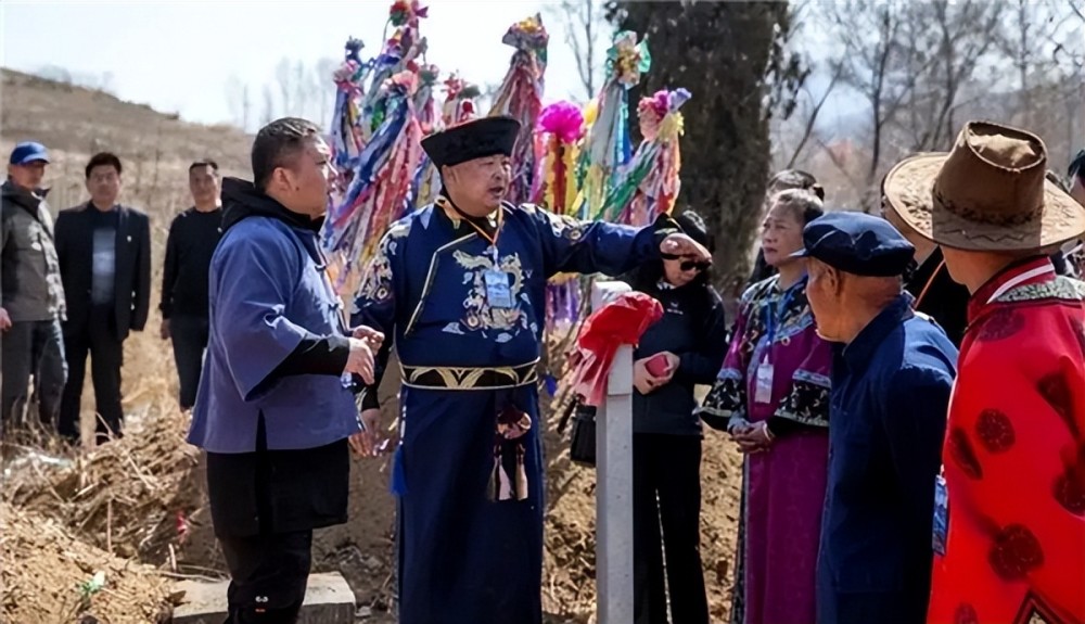 辽宁省有一个奇特的村子全是满清皇族后裔依然保留着当年习惯