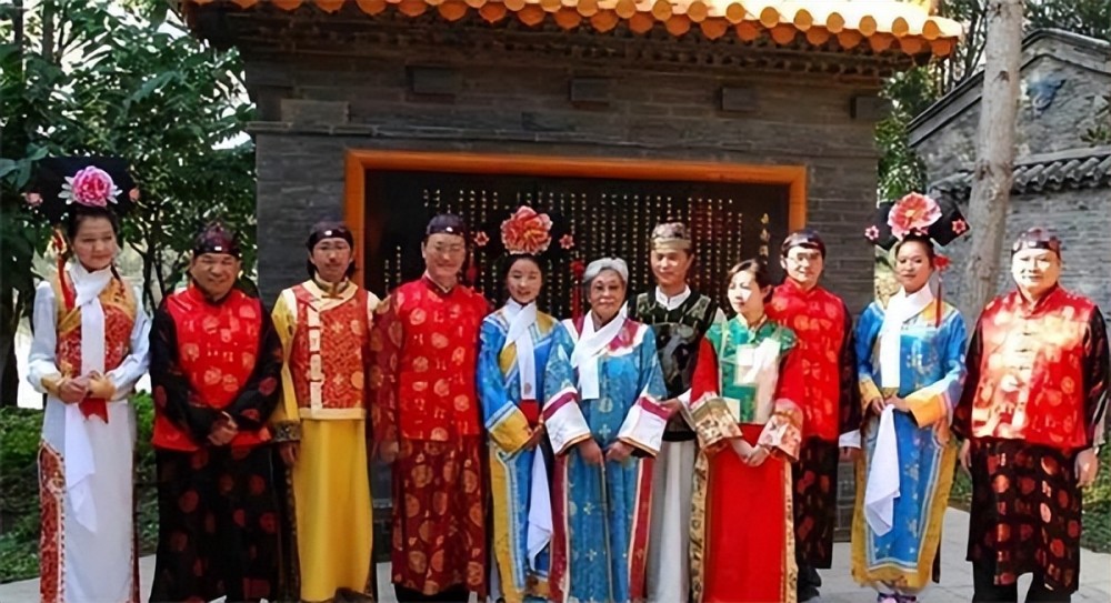 辽宁省有一个奇特的村子全是满清皇族后裔依然保留着当年习惯