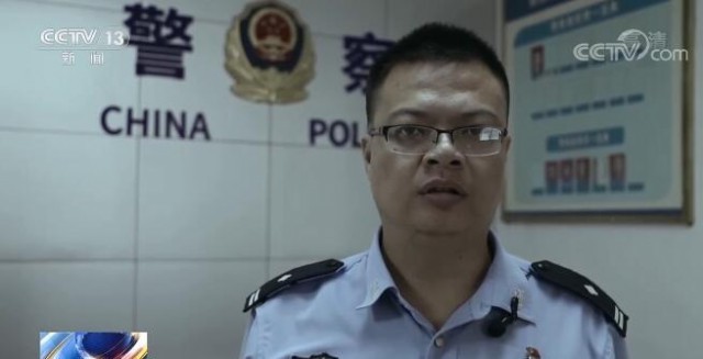 这就是孩子想要保护的爸爸,他叫黎伟标,1980年出生