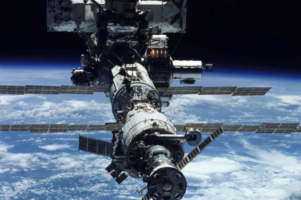 ISS等待拆解，俄或将建造新舱段与中国空间站对接，中俄加强合作小学作文一材多用