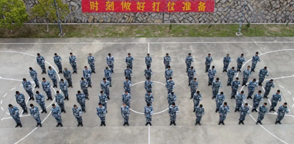 新能源汽车保费上涨，车主吐槽省下的油费都买保险了十面灵璧图背后的文化共同体四个人玩跷跷板看图写话